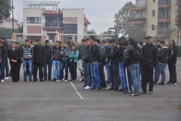 Poliţiştii au verificat dacă se consumă băuturi alcoolice în preajma şcolilor